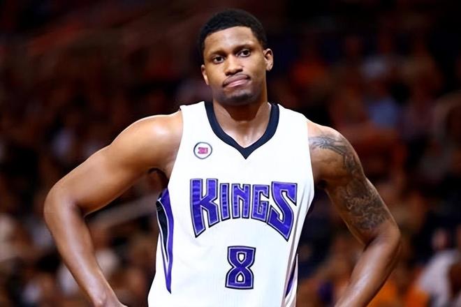 焦点指向B 焦点指向B